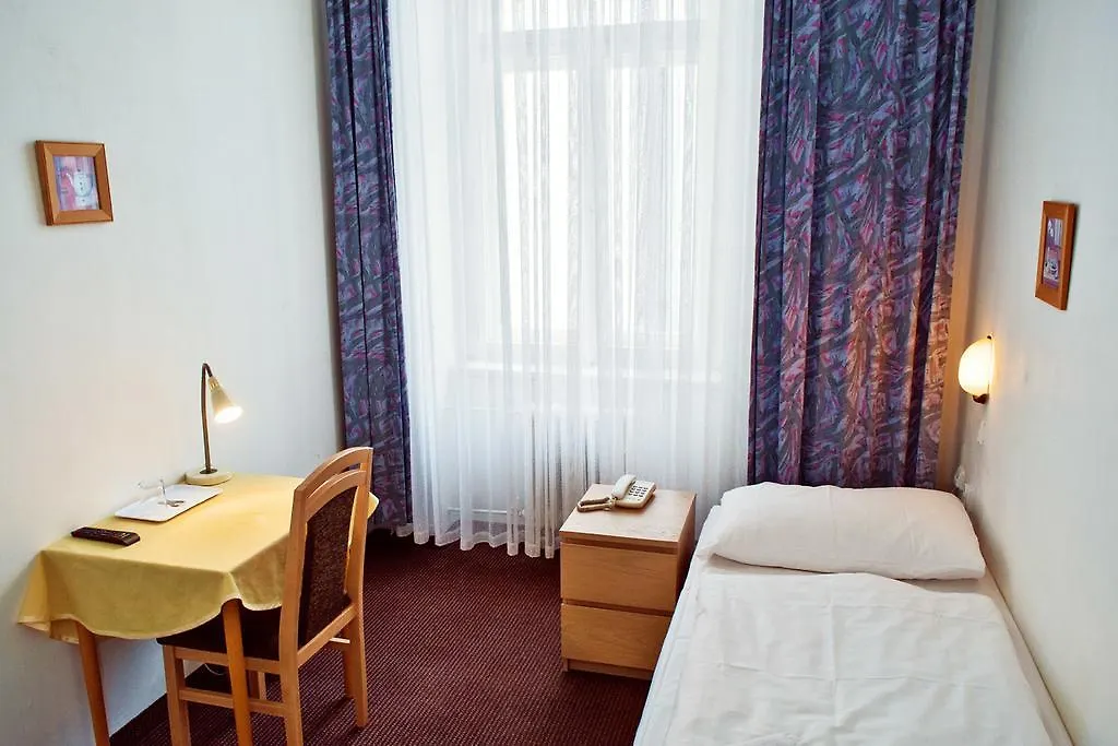 Meran Prague 3*,